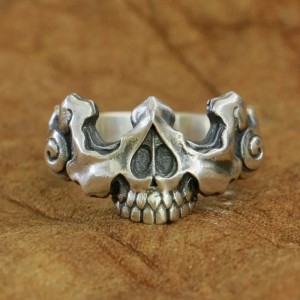 Skull ring