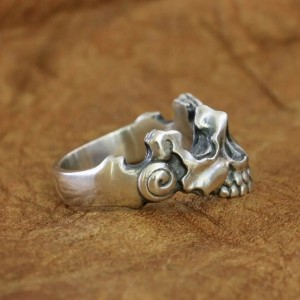 Skull ring