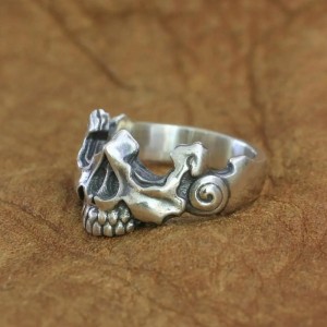 Skull ring