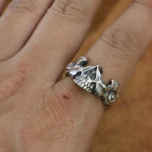 Skull ring