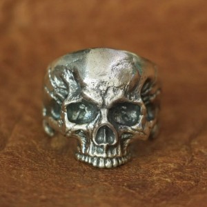 Skull ring