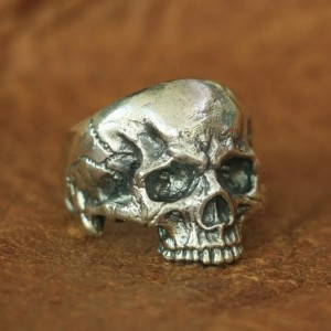 Skull ring
