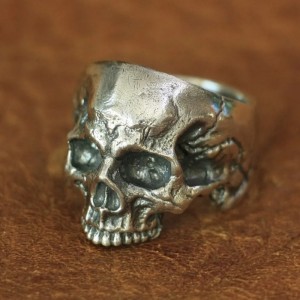 Skull ring