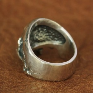 Skull ring