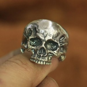 Skull ring