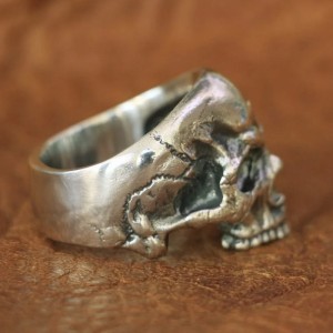 Skull ring