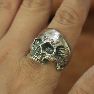 Skull ring