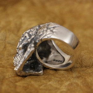 Skull ring - Bloody Mary