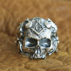 Skull ring met vrijmetselaar symbool