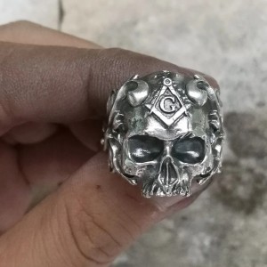 Skull ring met vrijmetselaar symbool