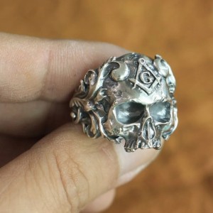 Skull ring met vrijmetselaar symbool