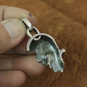 Gebroken Half Gezicht Schedel Hanger 