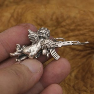 Engel met AK-47 Hanger