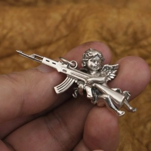 Engel met AK-47 Hanger