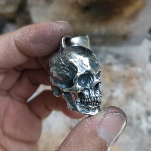 Zware Skull hanger NecroHold