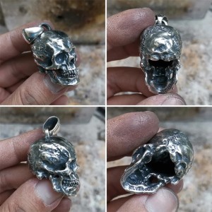 Zware Skull hanger NecroHold