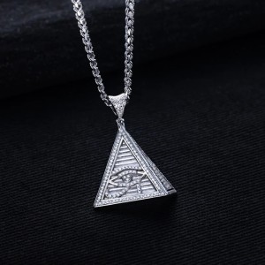 Oog van Horus Piramide met 197 Moissanite Stenen