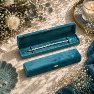 Luxe Velvet Armband Case