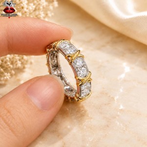 Liora Gold Kiss